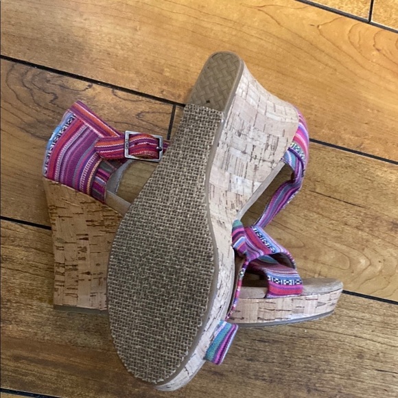 Toms Pink Wedge Shoes Comfortable Canvas Design - Picture 4 of 4